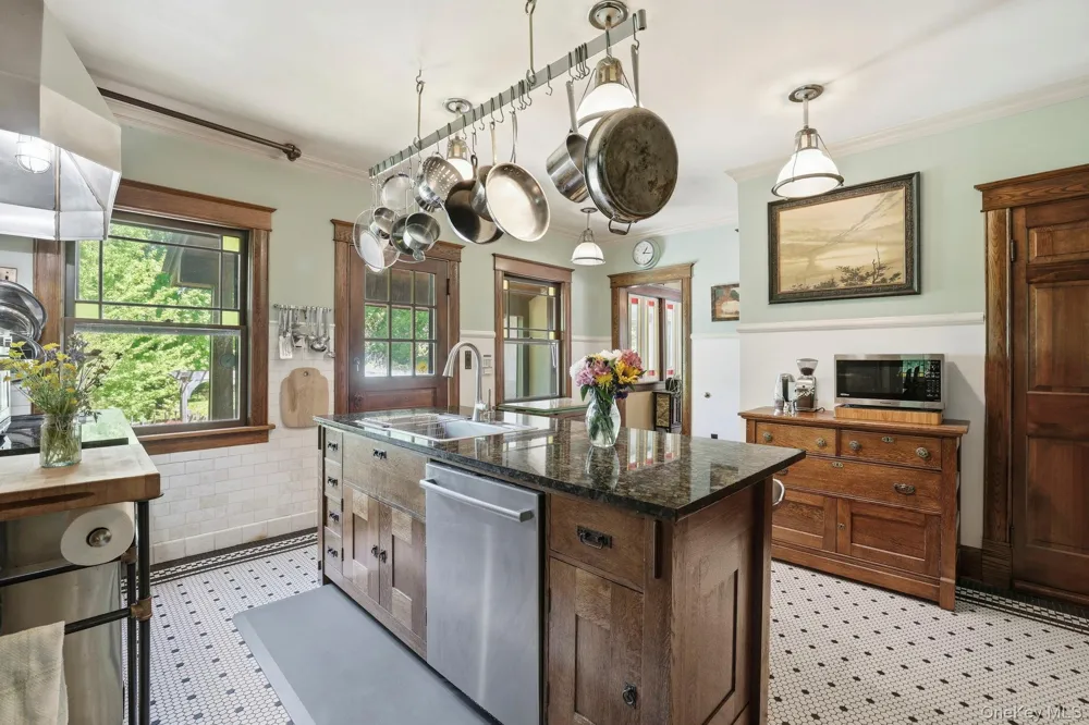 8 Elmer Galloway Road Katonah, NY 10536