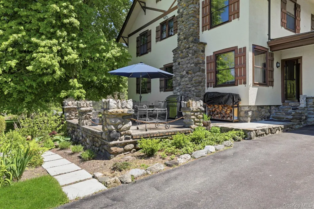 8 Elmer Galloway Road Katonah, NY 10536