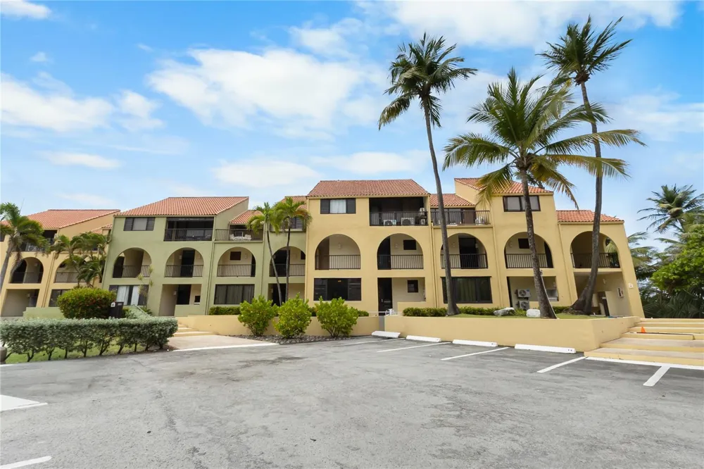 94 BEACH VILLAGE DRIVE #94 Humacao, PR 00791