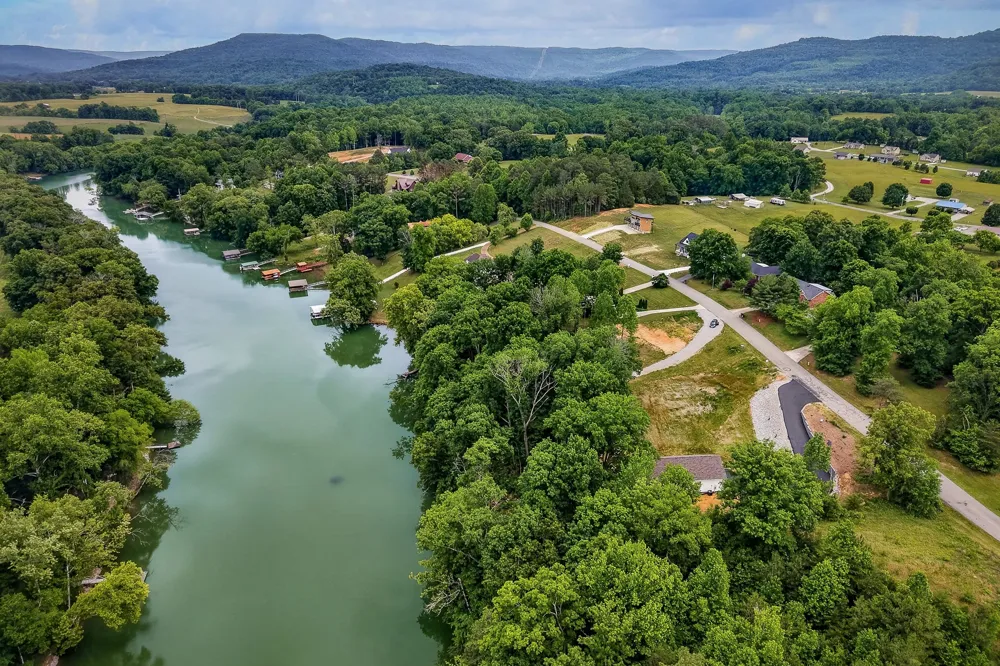 253 River Front Dr Sparta, TN 38583