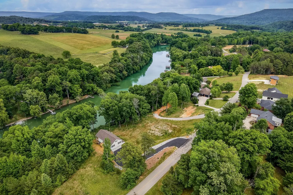 253 River Front Dr Sparta, TN 38583