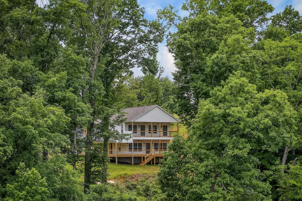 253 River Front Dr Sparta, TN 38583