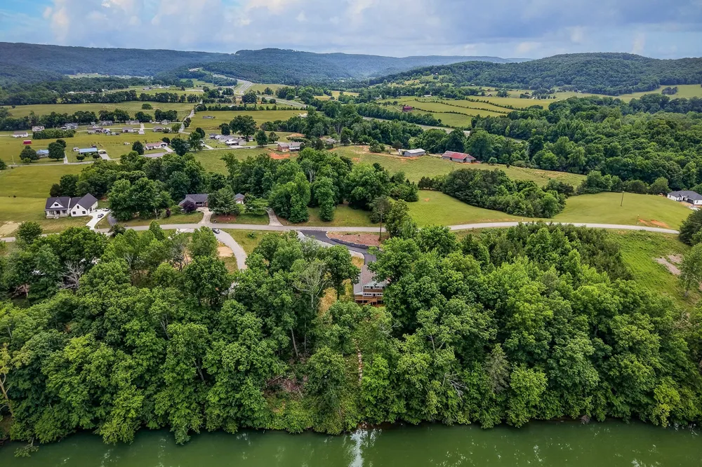 253 River Front Dr Sparta, TN 38583