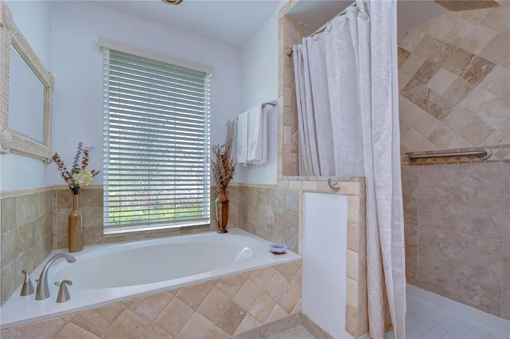 3810 TURKEY OAK DRIVE Valrico, FL 33596