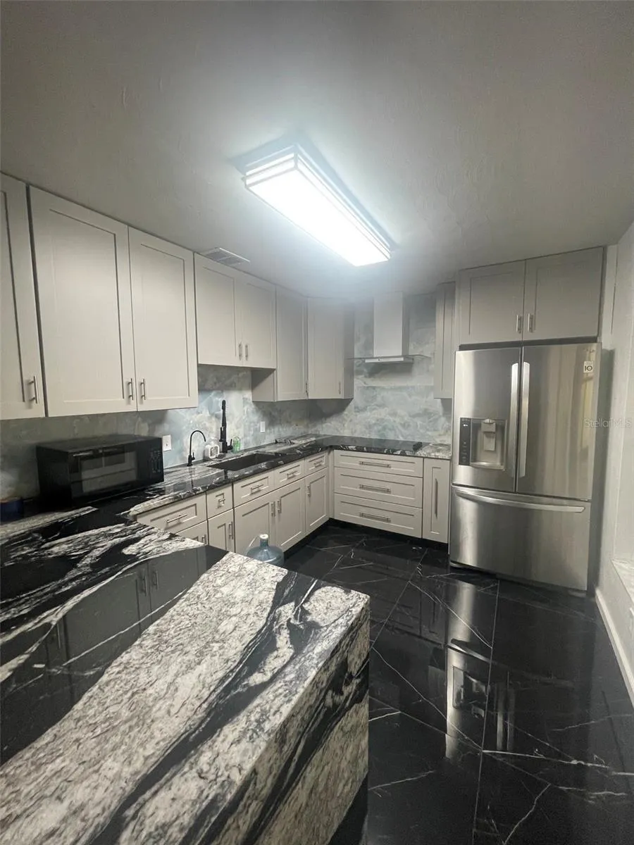 3995 40TH STREET St Petersburg, FL 33714