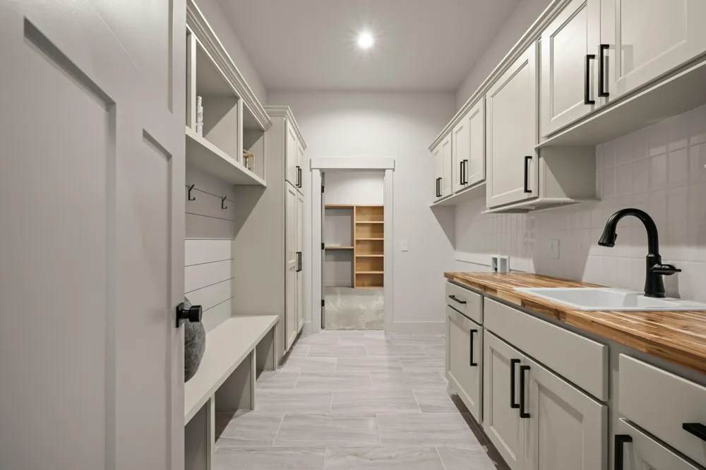 2560 Noellyn Drive Berrien Springs, MI 49103