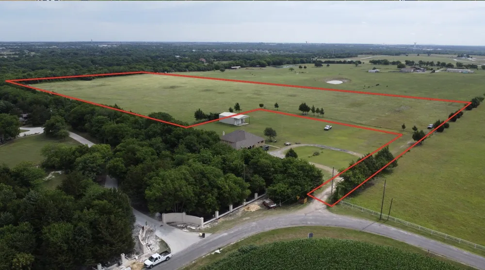 S Hampton Road Oak Leaf, TX 75154