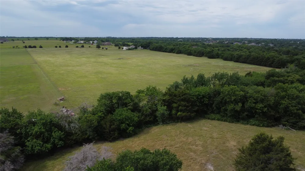 S Hampton Road Oak Leaf, TX 75154