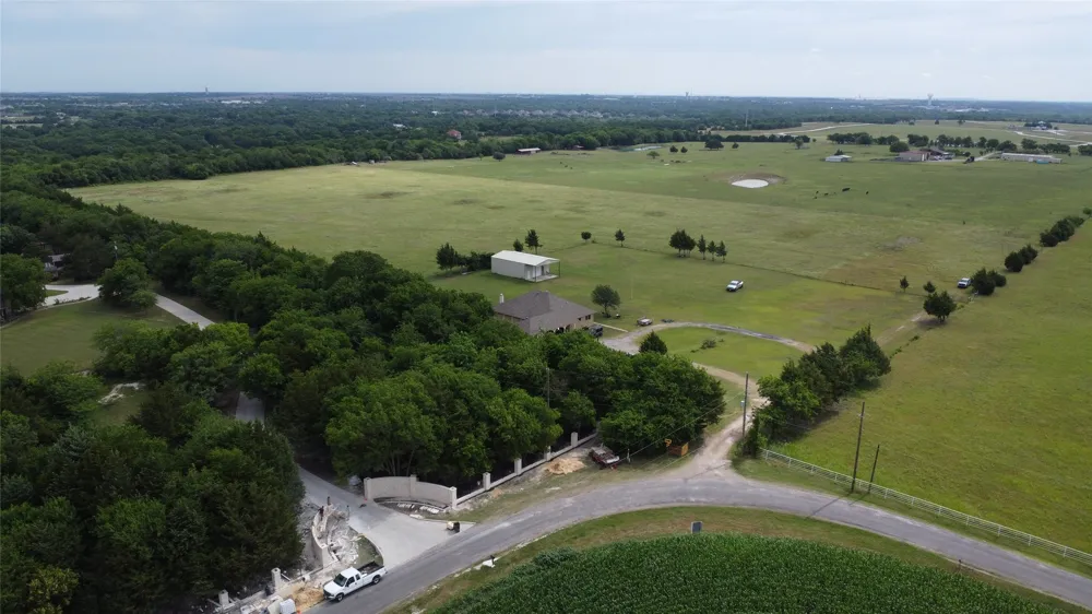 S Hampton Road Oak Leaf, TX 75154