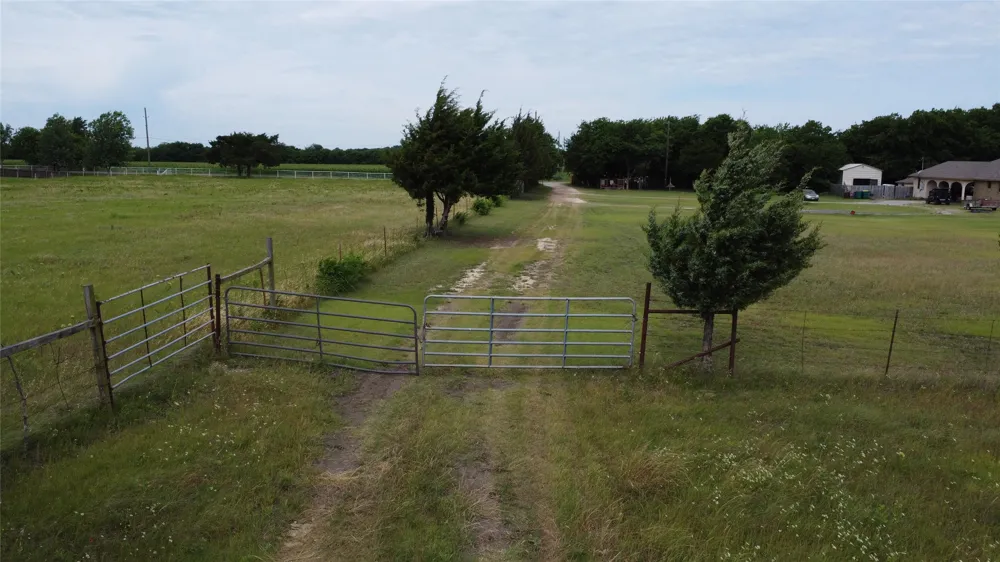 S Hampton Road Oak Leaf, TX 75154