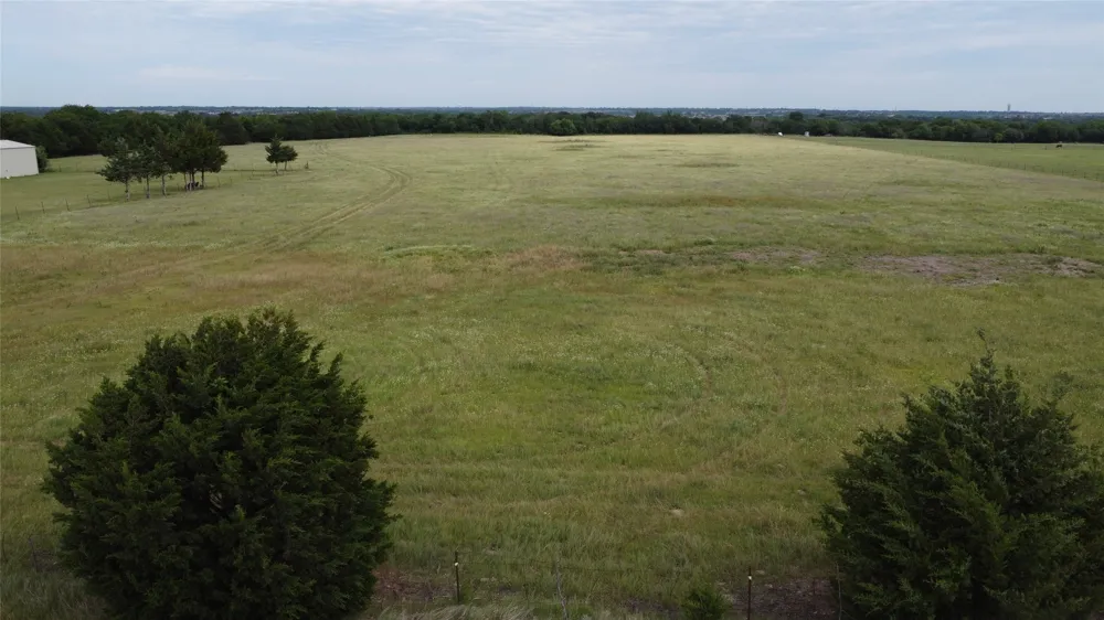 S Hampton Road Oak Leaf, TX 75154