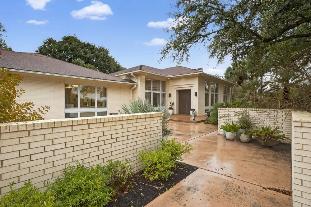 2801 Merriman Street Port Neches, TX 77651