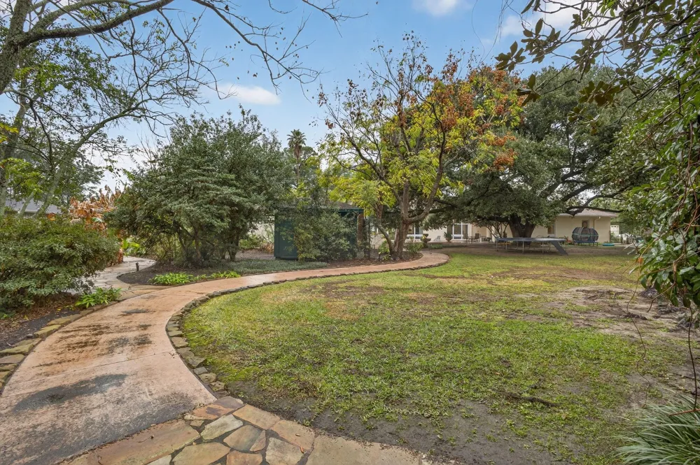 2801 Merriman Street Port Neches, TX 77651