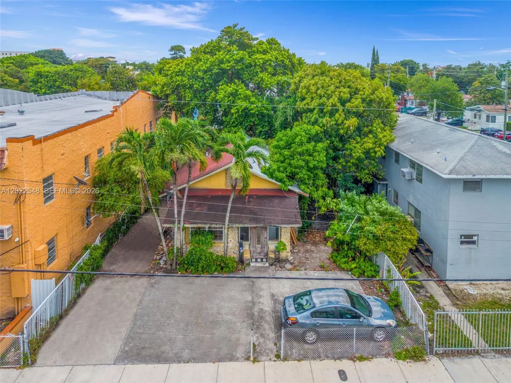 1568 SW 5th St Miami, FL 33135