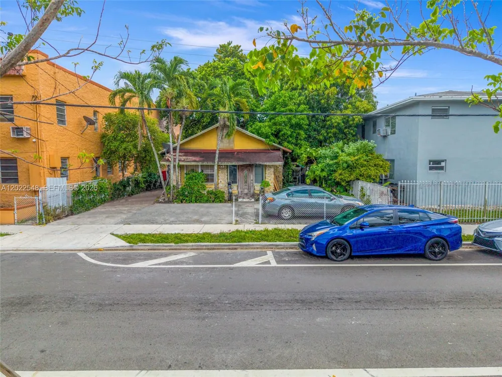 1568 SW 5th St Miami, FL 33135