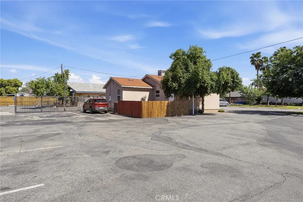 325 McCord Ave Bakersfield, CA 93308