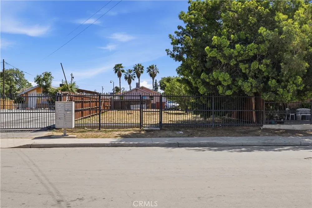 325 McCord Ave Bakersfield, CA 93308