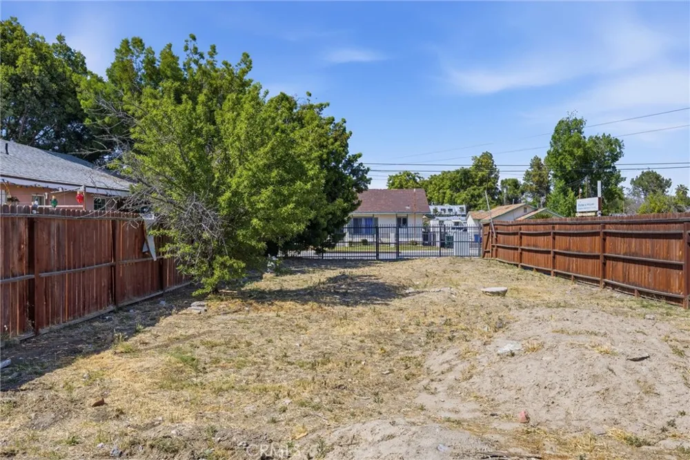 325 McCord Ave Bakersfield, CA 93308
