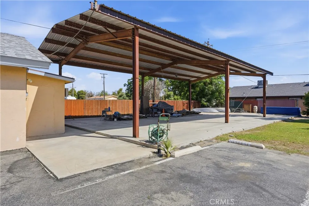 325 McCord Ave Bakersfield, CA 93308
