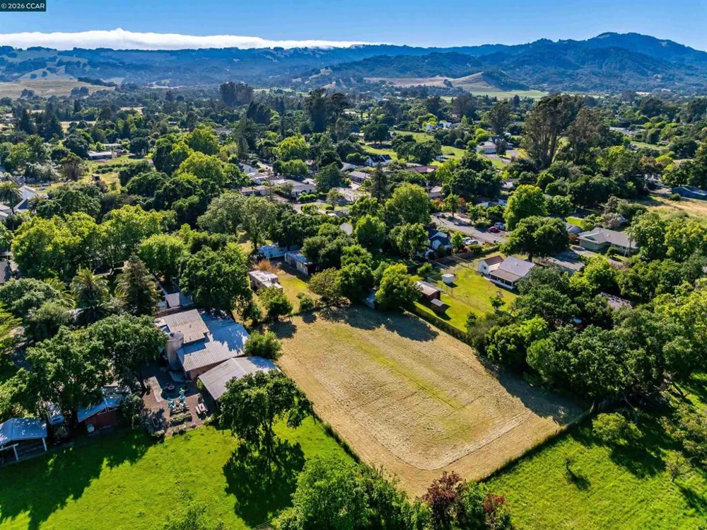 19317 Olive Ave Sonoma, CA 95476