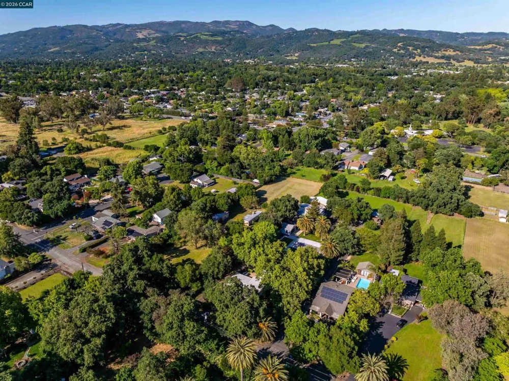 19317 Olive Ave Sonoma, CA 95476