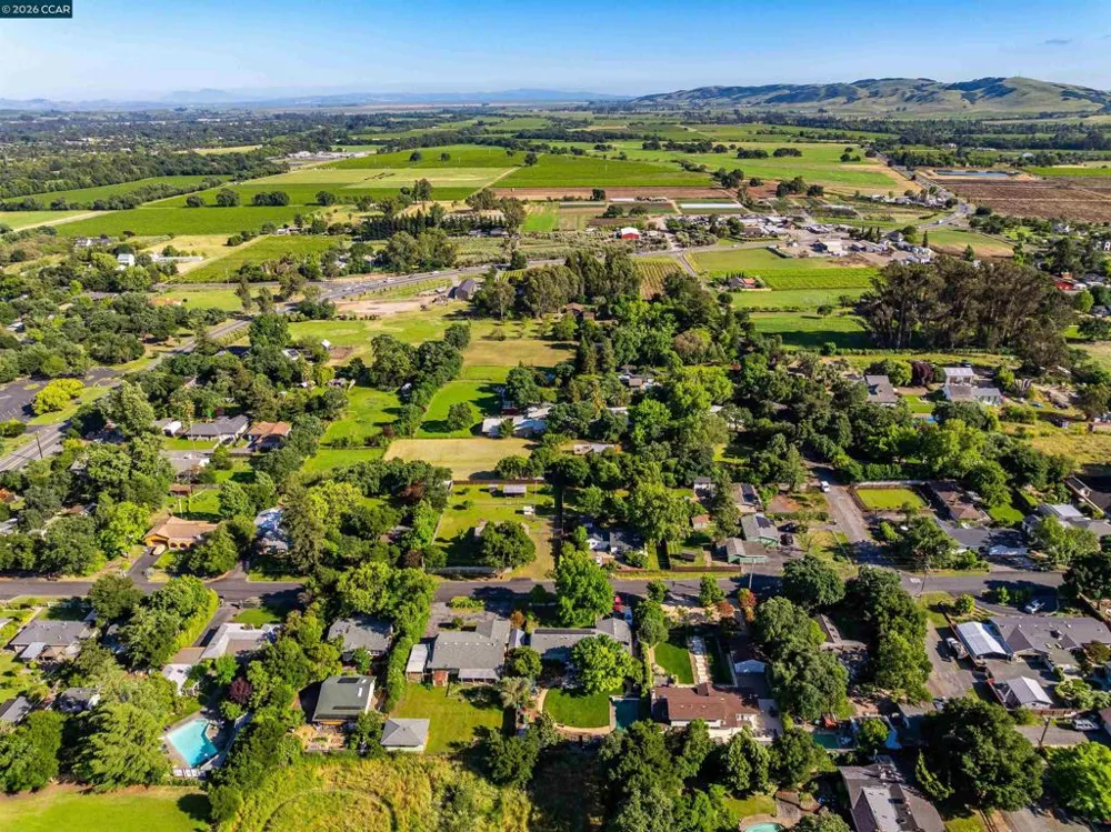 19317 Olive Ave Sonoma, CA 95476