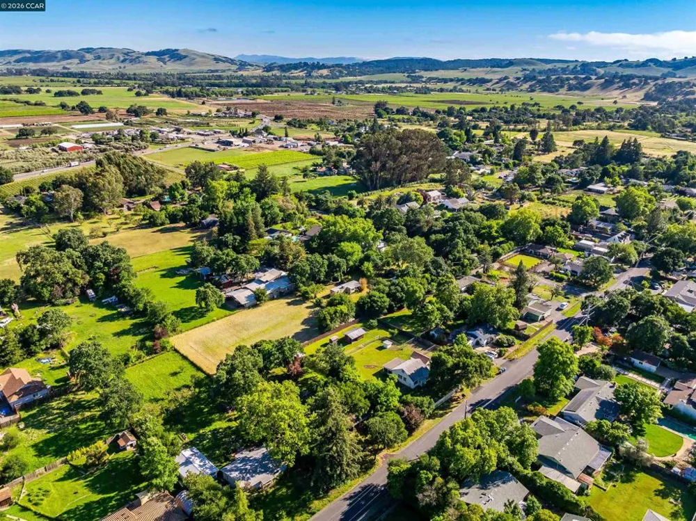19317 Olive Ave Sonoma, CA 95476