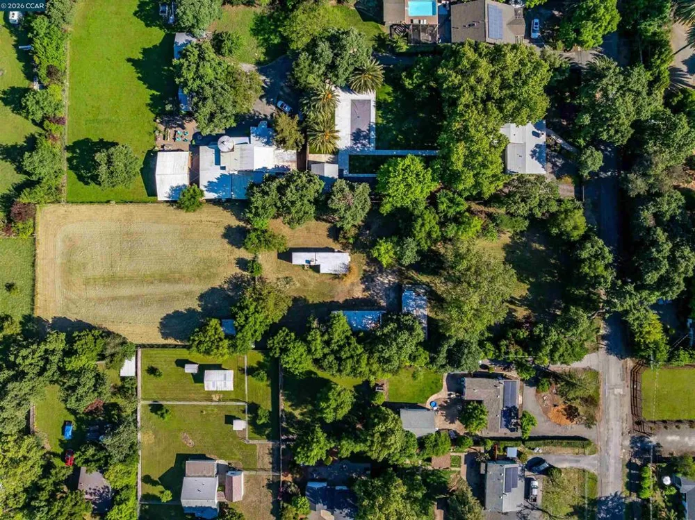19317 Olive Ave Sonoma, CA 95476