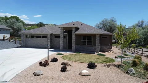 545 SE Stonebridge Drive