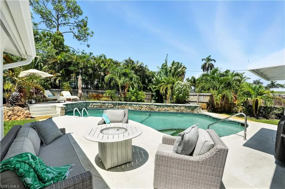 1063 22nd Avenue Naples, FL 34103