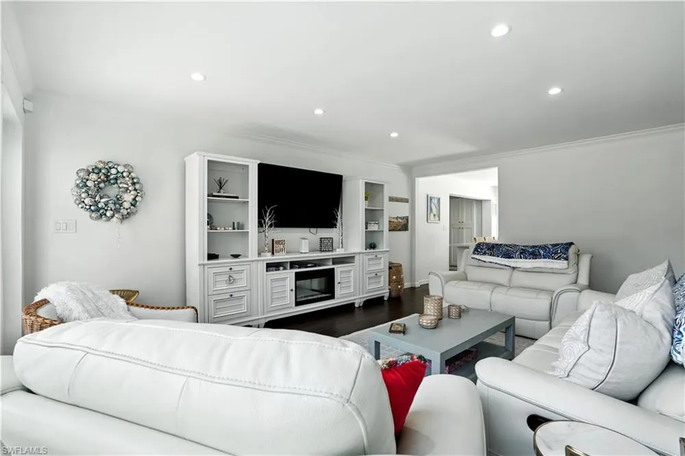 1063 22nd Avenue Naples, FL 34103