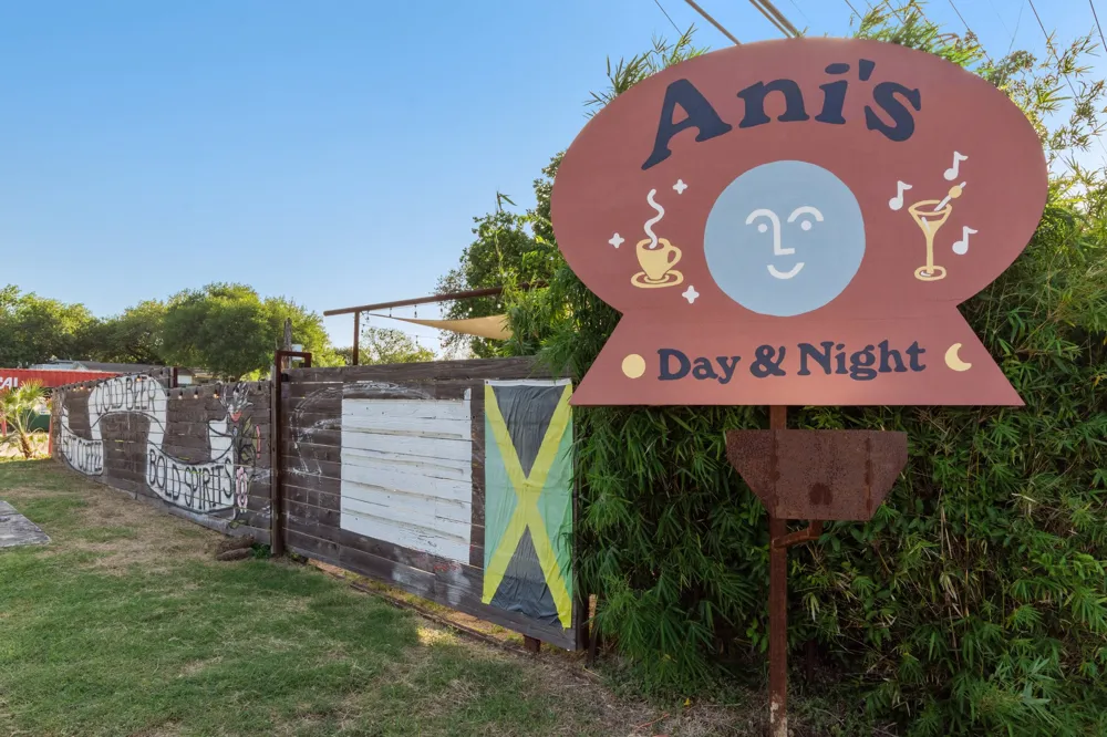 7209 Bassett Court Austin, TX 78741