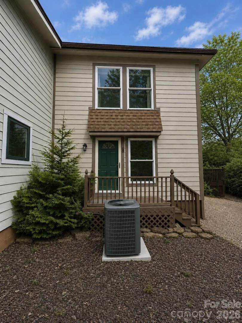 99 Willow Way Hendersonville, NC 28739