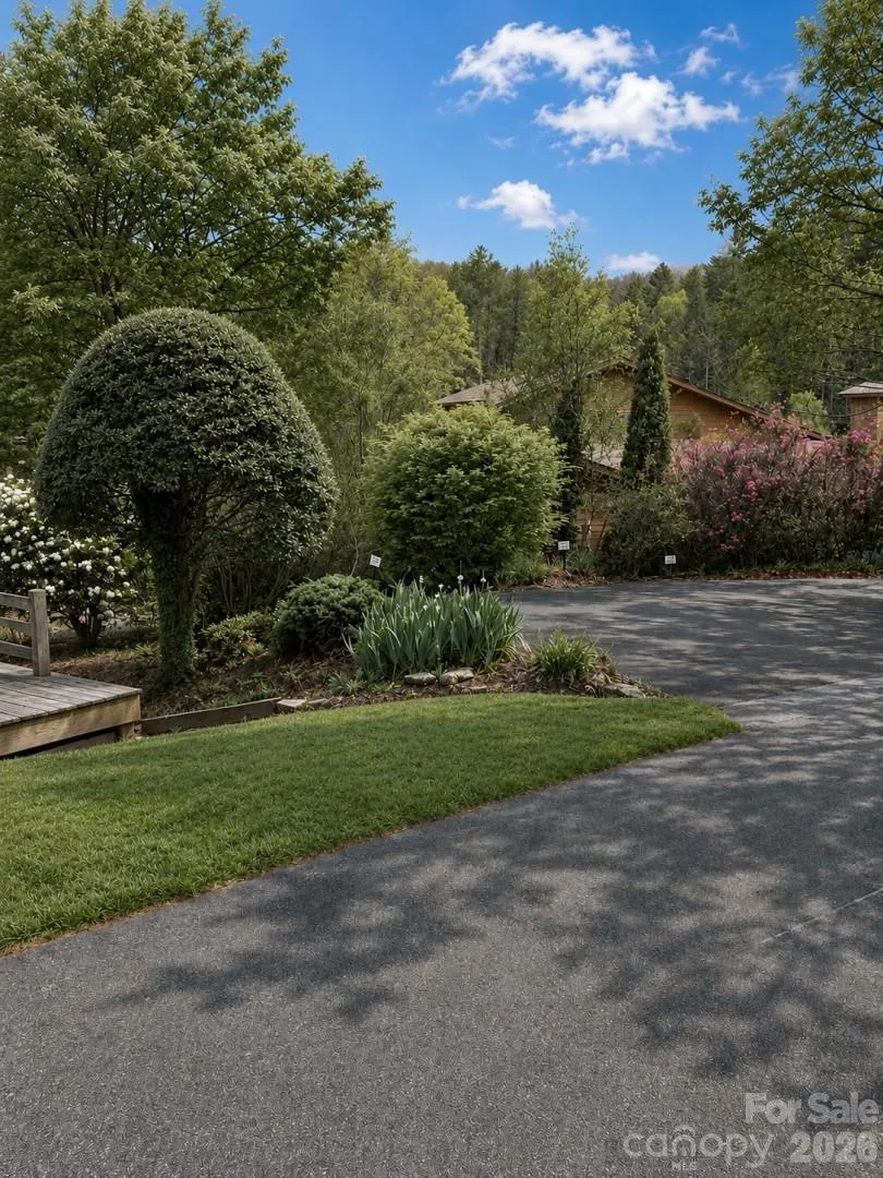 99 Willow Way Hendersonville, NC 28739