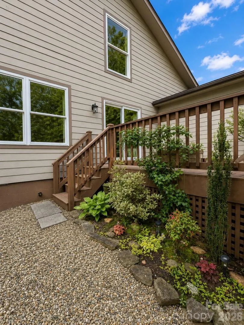 99 Willow Way Hendersonville, NC 28739