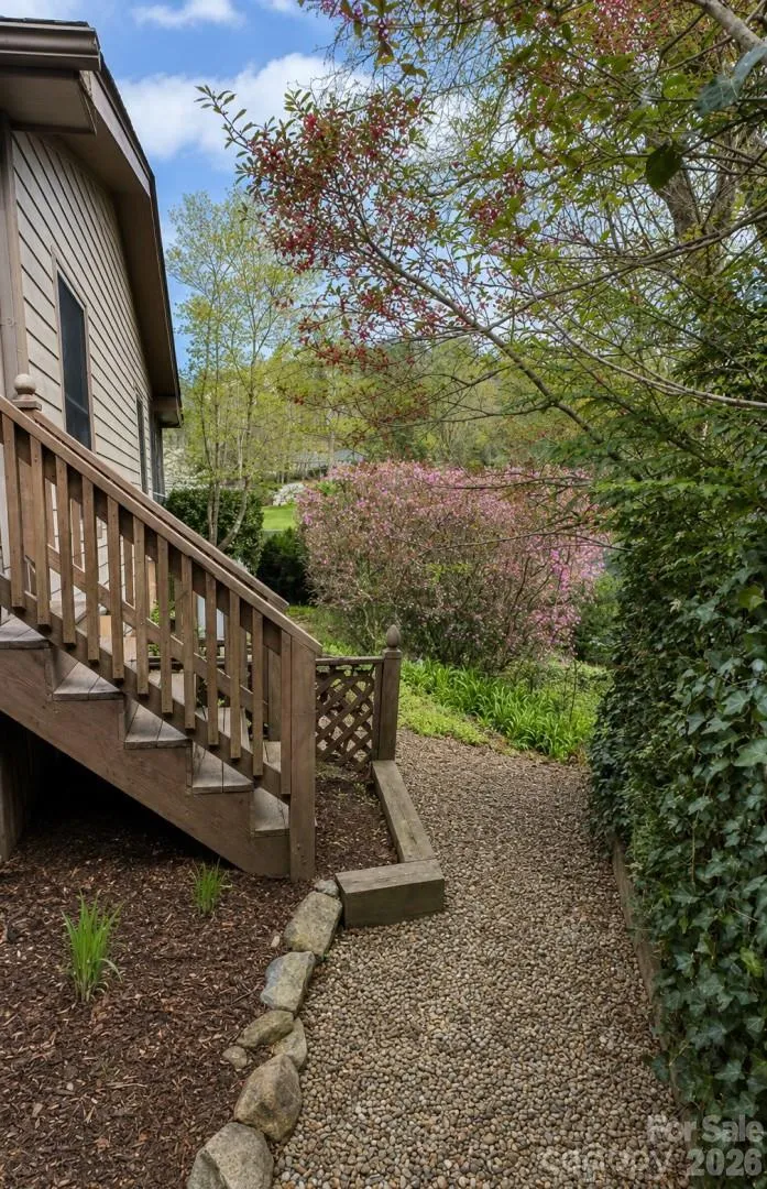 99 Willow Way Hendersonville, NC 28739