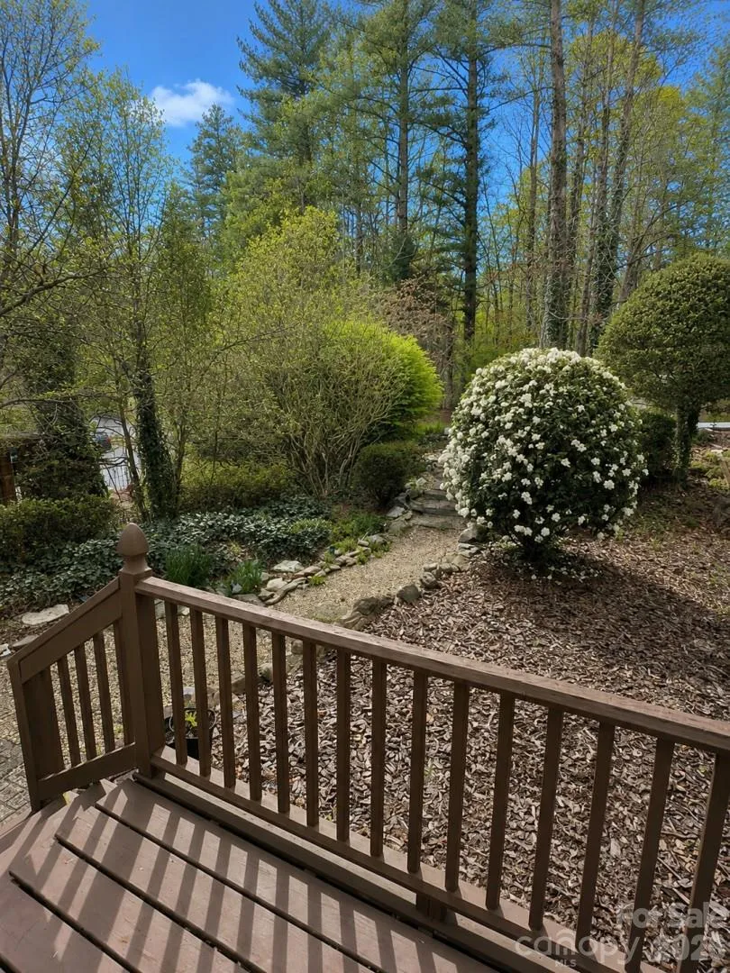 99 Willow Way Hendersonville, NC 28739