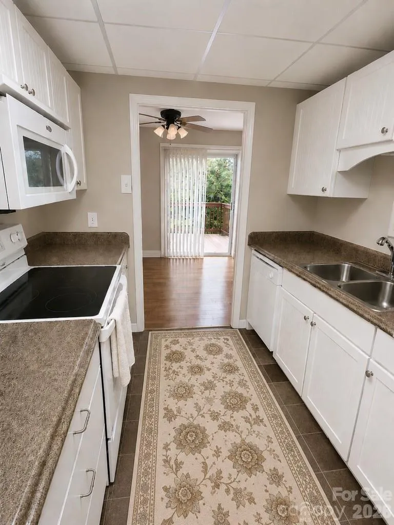 99 Willow Way Hendersonville, NC 28739