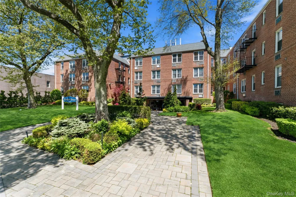 16 Main Street #2K East Rockaway, NY 11518