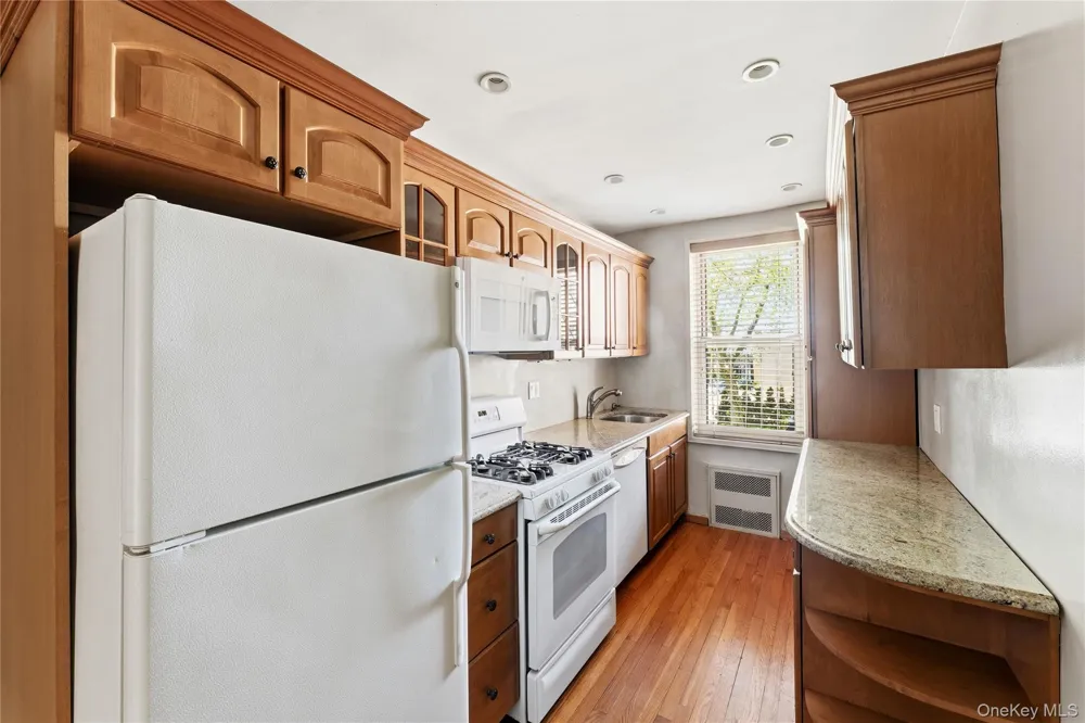 16 Main Street #2K East Rockaway, NY 11518