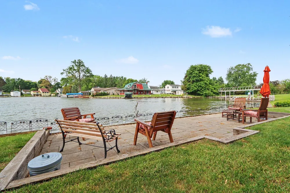 51509 Summit Street Paw Paw Township, MI 49079