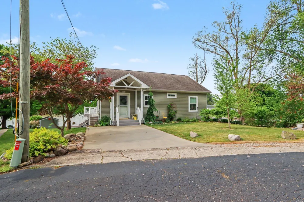 51509 Summit Street Paw Paw Township, MI 49079