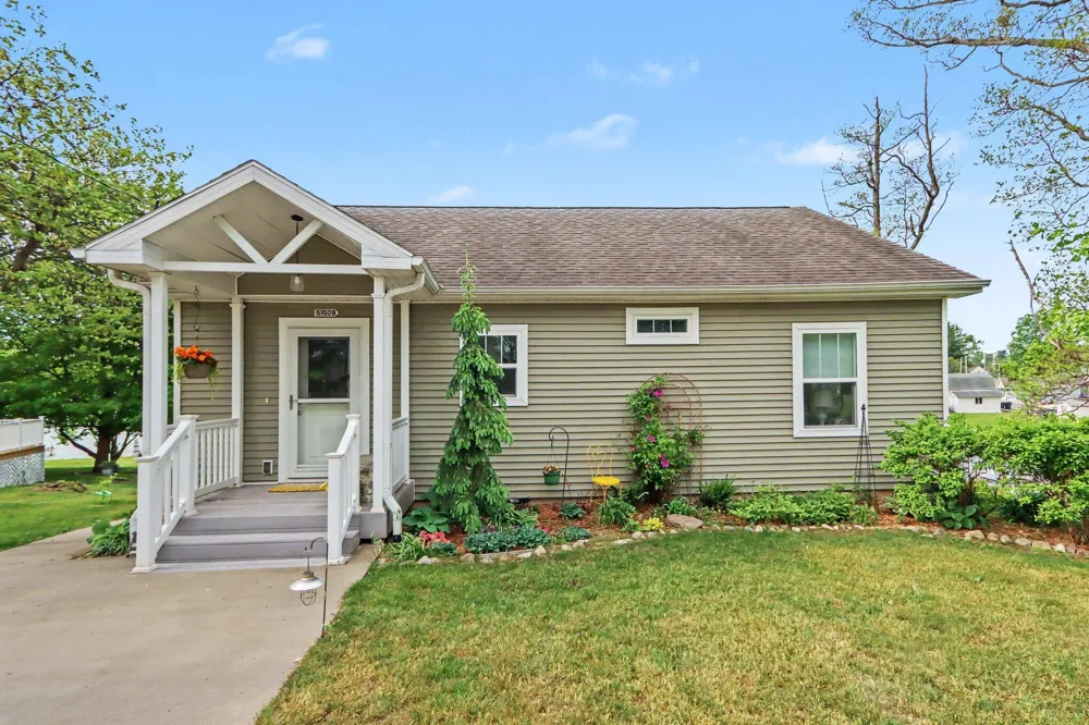 51509 Summit Street Paw Paw Township, MI 49079