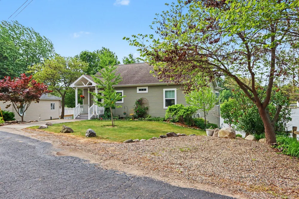 51509 Summit Street Paw Paw Township, MI 49079