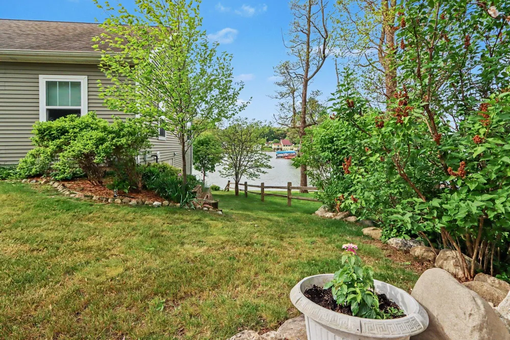 51509 Summit Street Paw Paw Township, MI 49079