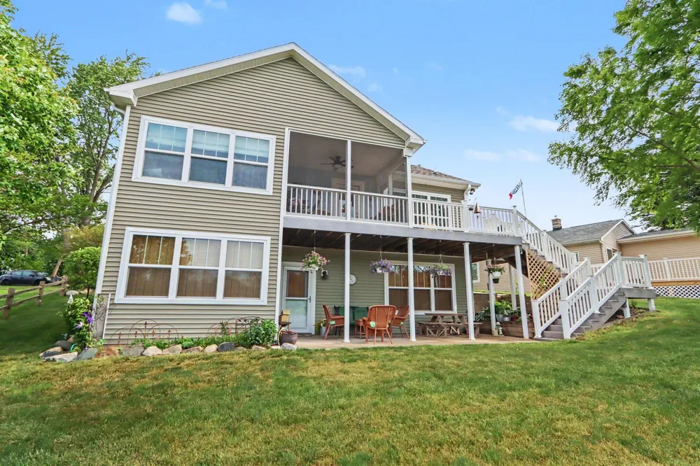 51509 Summit Street Paw Paw Township, MI 49079