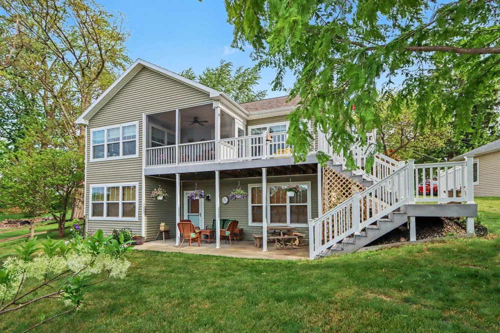 51509 Summit Street Paw Paw Township, MI 49079