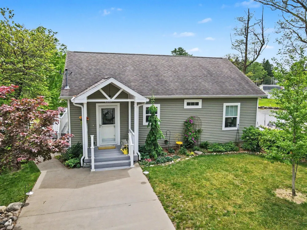 51509 Summit Street Paw Paw Township, MI 49079