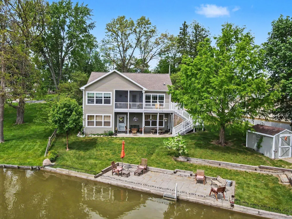 51509 Summit Street Paw Paw Township, MI 49079