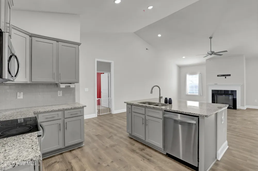 805 Washington Square Richlands, NC 28574